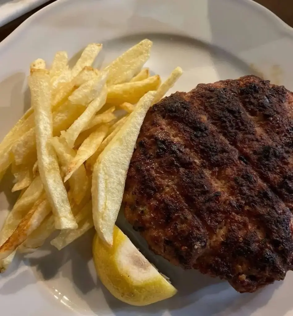 Mparmpalias - O Lampros Restaurant in Lianokládhion