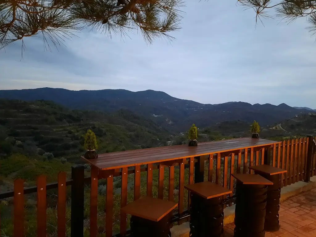 Shkelqim Boriqi_Τόπος Τεχνών Χώρα_Lianokládhion_review