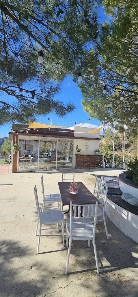 Τόπος Τεχνών Χώρα Restaurant in Lianokládhion