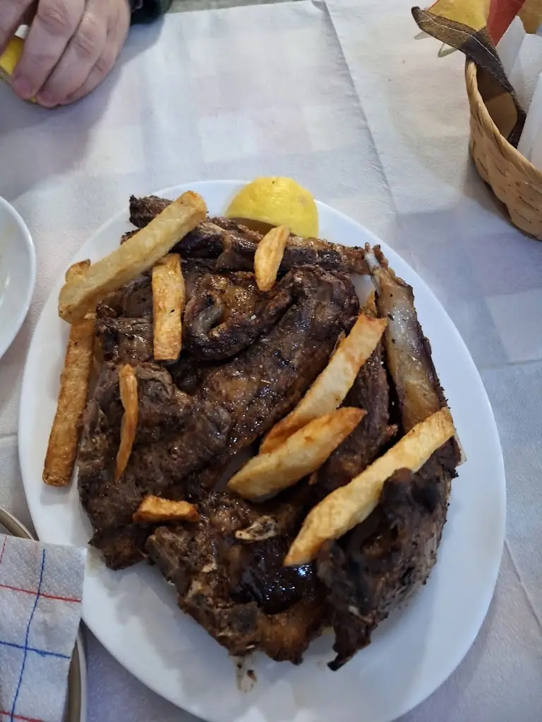 Παραδοσιακή Ταβέρνα Οινολόγιο Restaurant in Lianokládhion