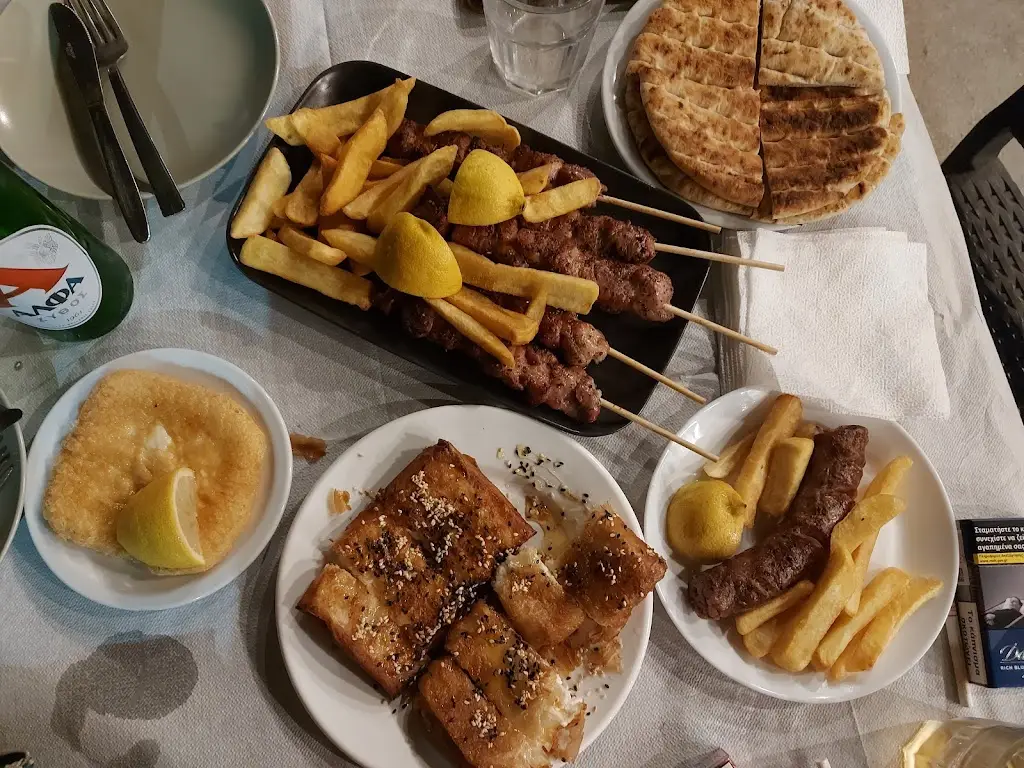 Άντζυ Μπαρμπέρη_Ο πλάτανος Μεξιάτες (καφέ-ποτό-φαγητό)_Lianokládhion_Bewertung