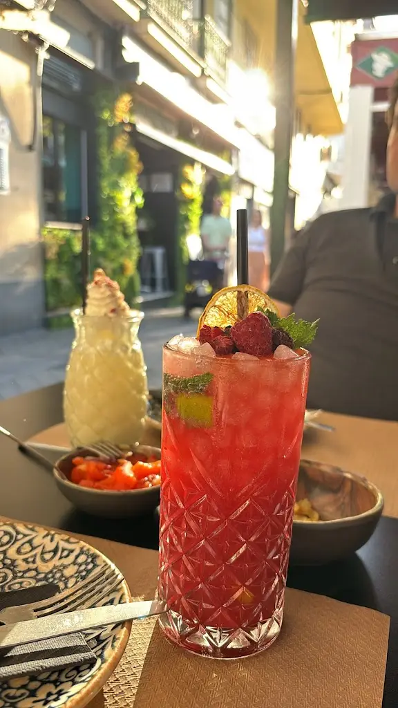 Sammi Burden_Yioryitsa’s Backyard_Kými_avis