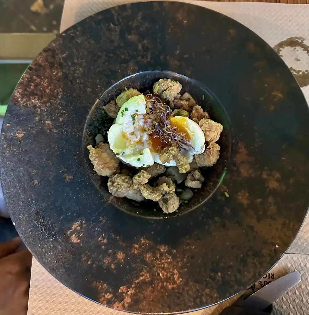 Konstantinos Bikakis_Yioryitsa’s Backyard_Kými_avis