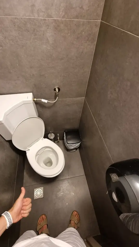 Віктор_Taverna Vassilis_Álimos_avis