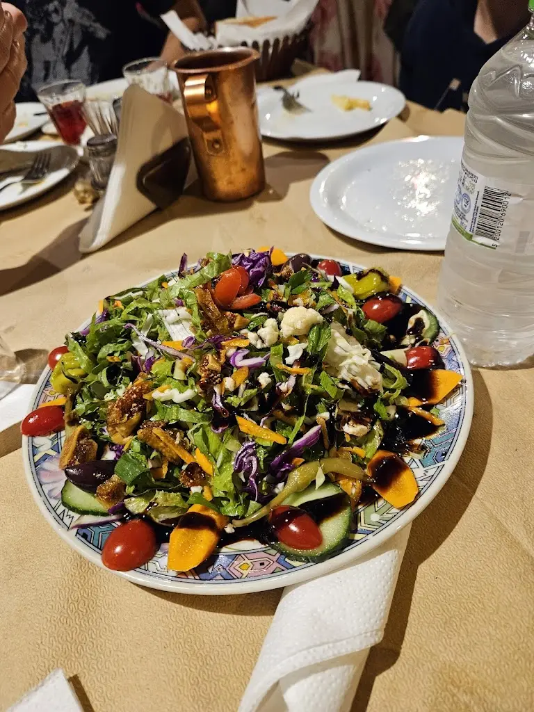 Mamoocash Tavern_Kými_slider_image_2