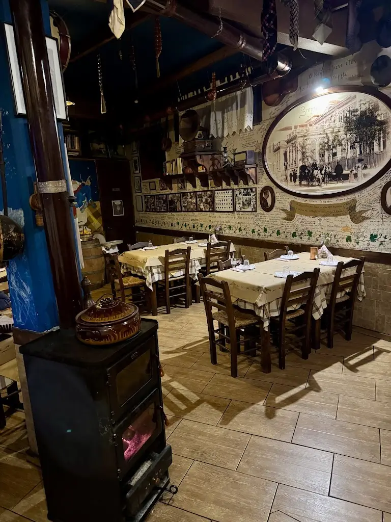 Mamoocash Tavern_Kými_slider_image_3