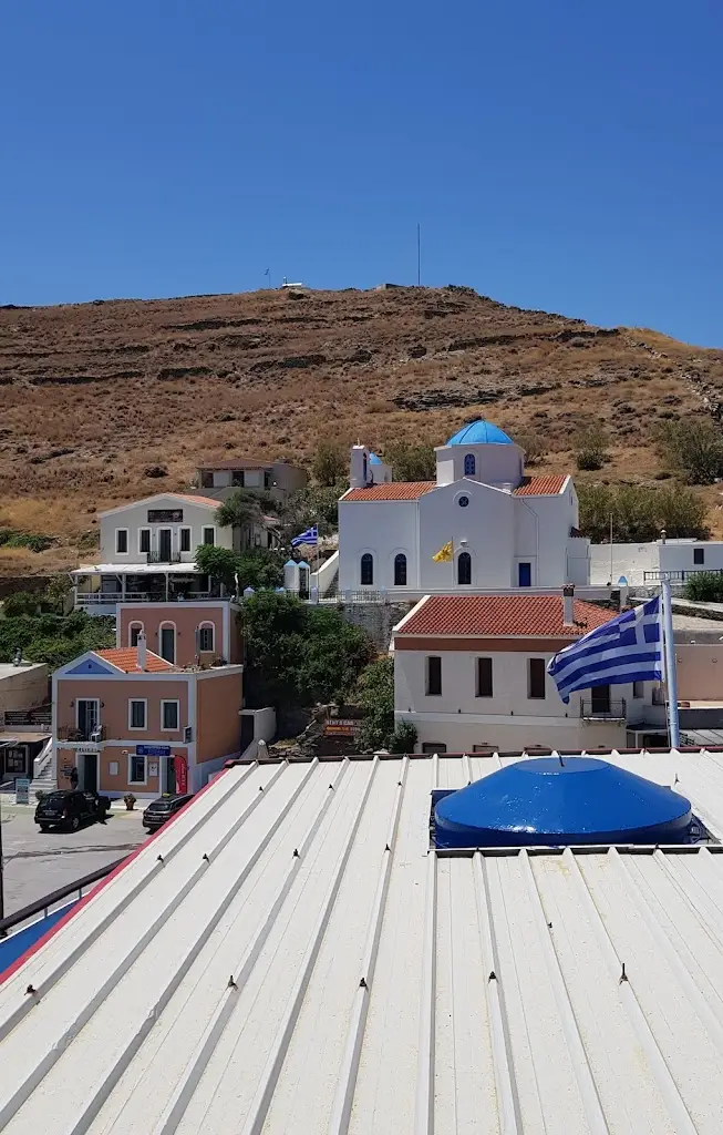 Karitas Mitrogogos_Steki Tou Strogyli_Kými_reseña