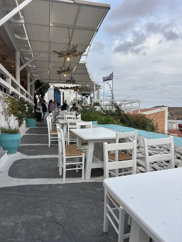 Steki Tou Strogyli_Kými_slider_image_3