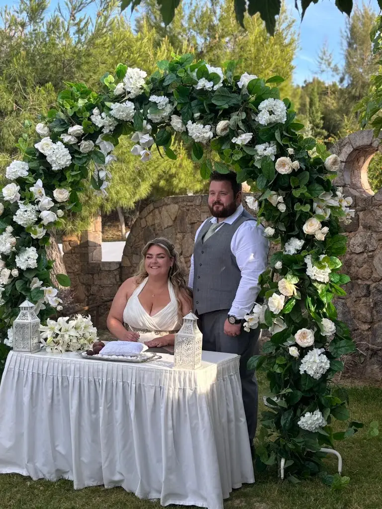 Shunice Davies_Lofaki Bar Restaurant_Kými_Bewertung