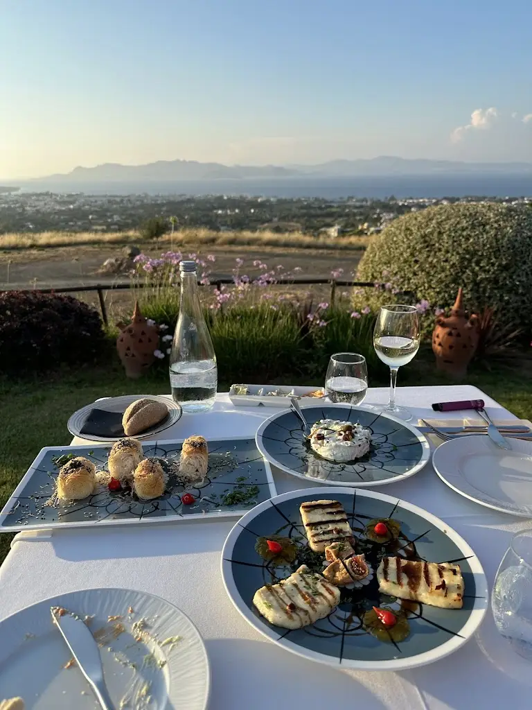 Lofaki Bar Restaurant_Kými_slider_image_3