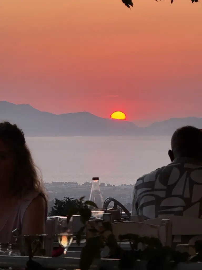 Antonella Bencivenga_Μαγικό Βουνό / Magic Mountain_Kými_reseña