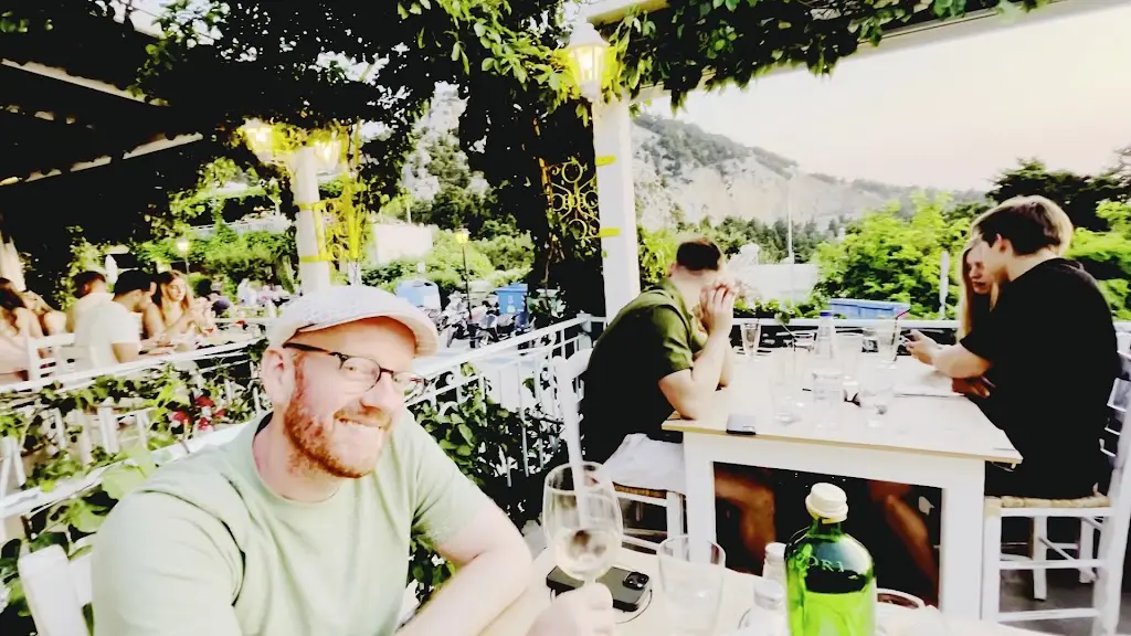 Μαγικό Βουνό / Magic Mountain Restaurant in Kými