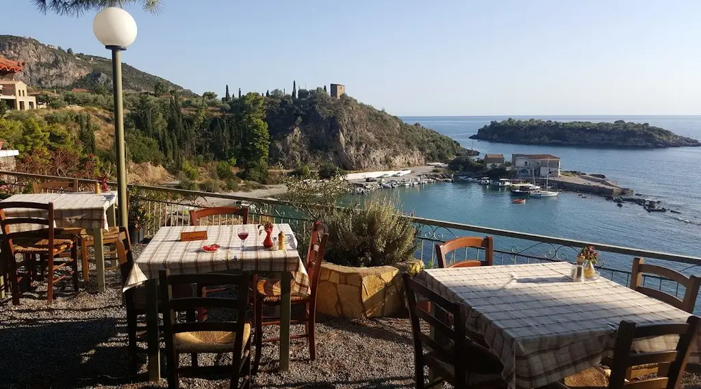 Dioskouri Taverna Restaurant in Kými