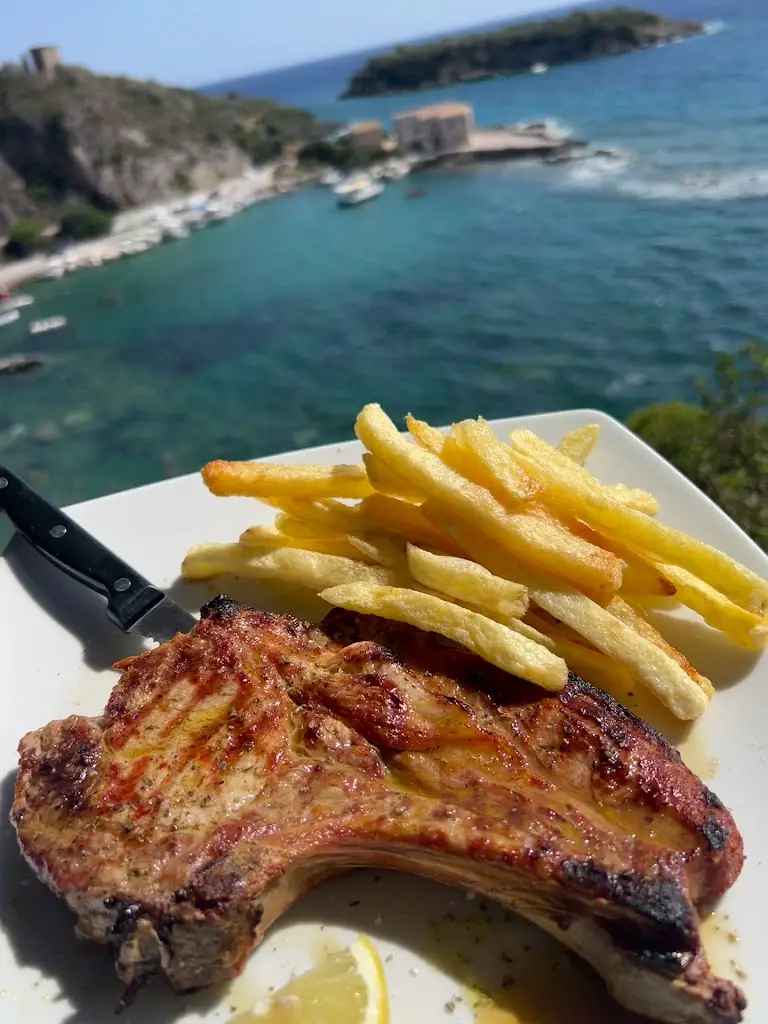 Dioskouri Taverna_Kými_slider_image_2