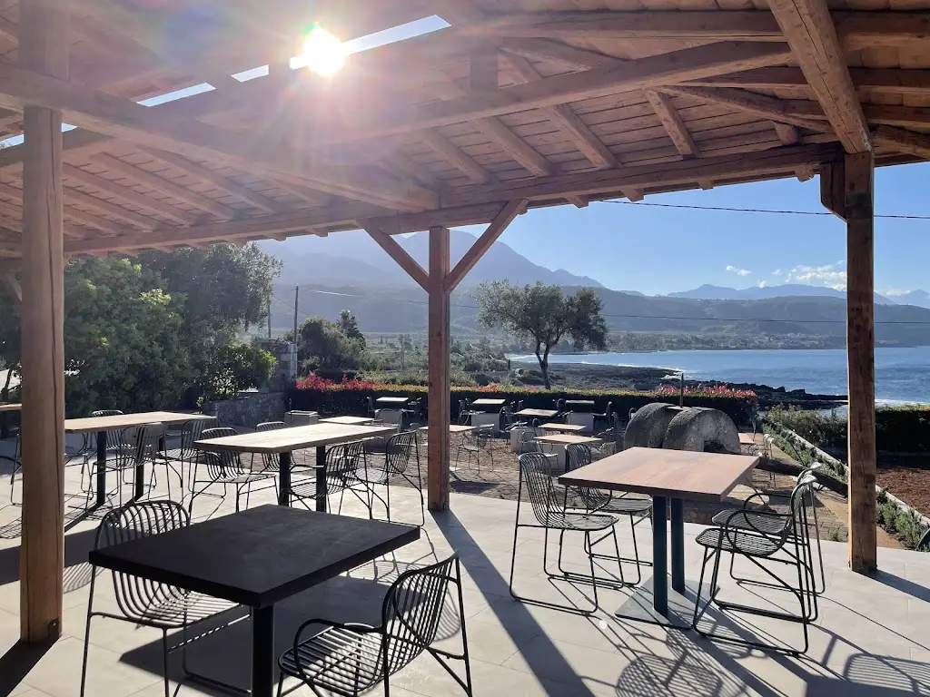 Mili Restaurant & Bar Restaurant in Kými