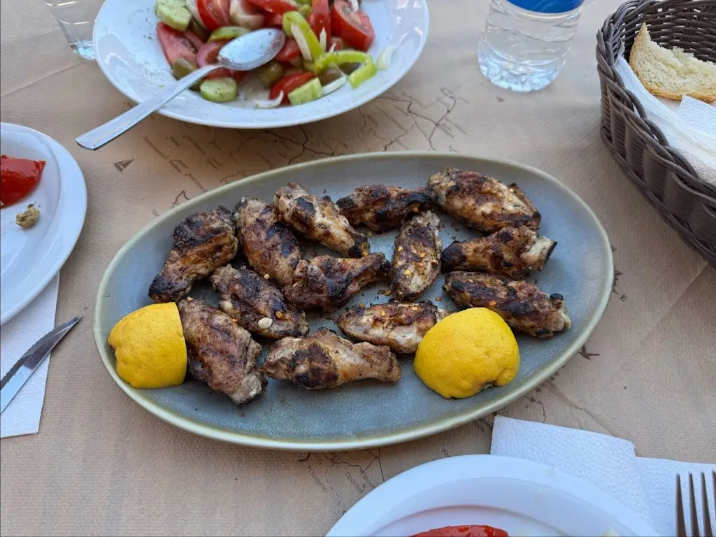 Nicholas Antos_Ουζερί Μπλόφας_Livanátes_review