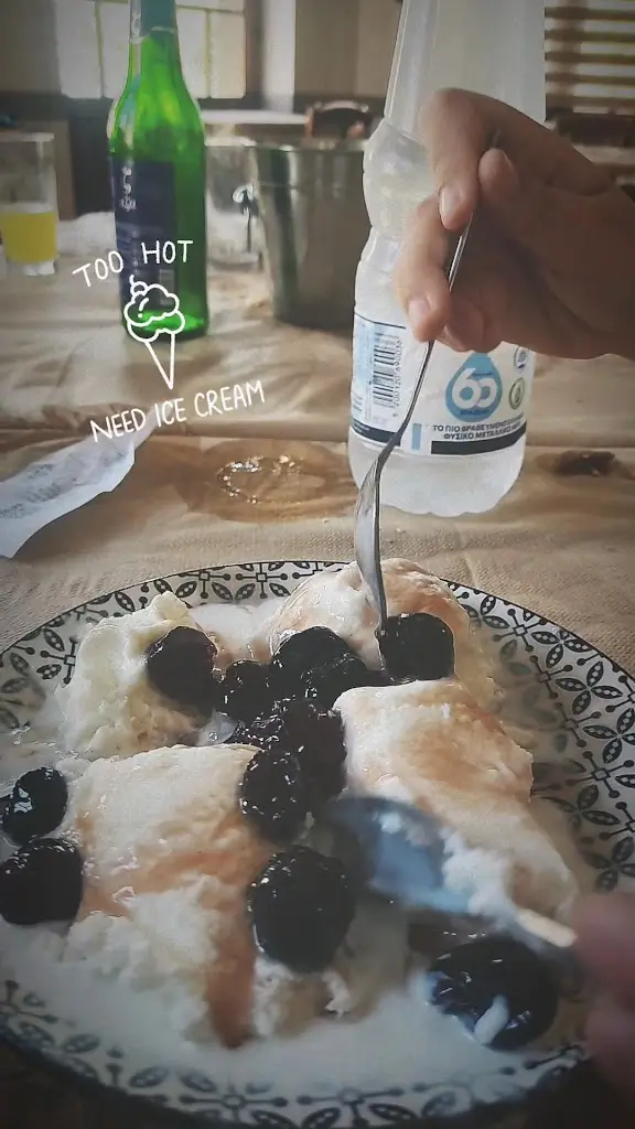 Ουζερί Μπλόφας_Livanátes_slider_image_2