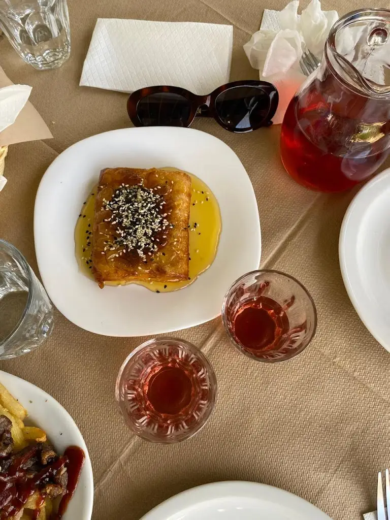 Valentino Ianniciello_ΜΕΖΕΝ' Ουζερί-Μεζεδοπωλείο_Livadeiá_Bewertung