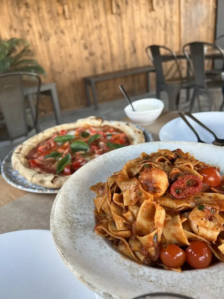 Hina Khan_Quattro_Livadeiá_Bewertung