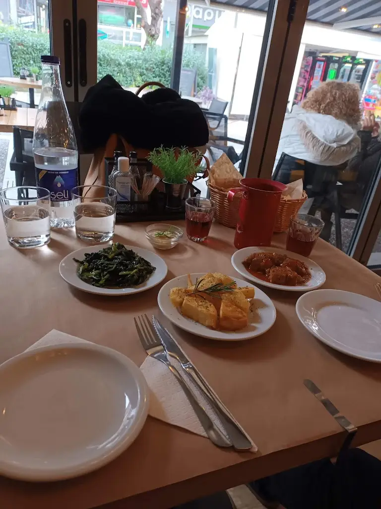 Menu_GRAND Μεζέ_Livadeiá_immagine_8