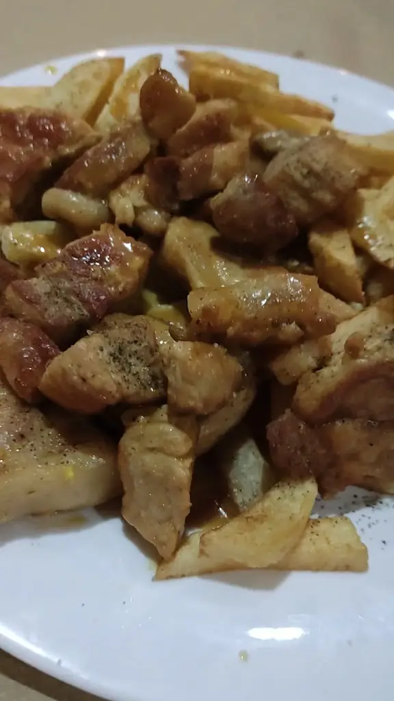 Γρέγος ( Τσιπουράδικο-Μεζεδοπωλείο)_Mantoúdi_slider_image_2