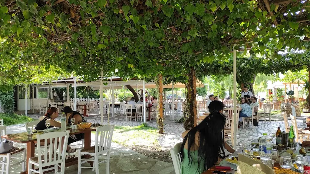 Morné Basson_Κτήμα Αλεξίου_Mantoúdi_Bewertung