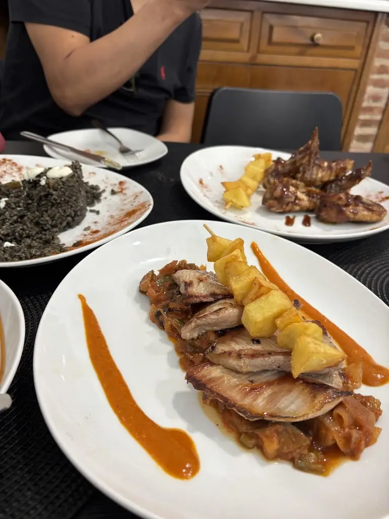 Παναγιώτης Τσιρίκος_Ταβέρνα-ουζερί ΑΛΜΥΡΊΚΙ_Mantoúdi_Bewertung