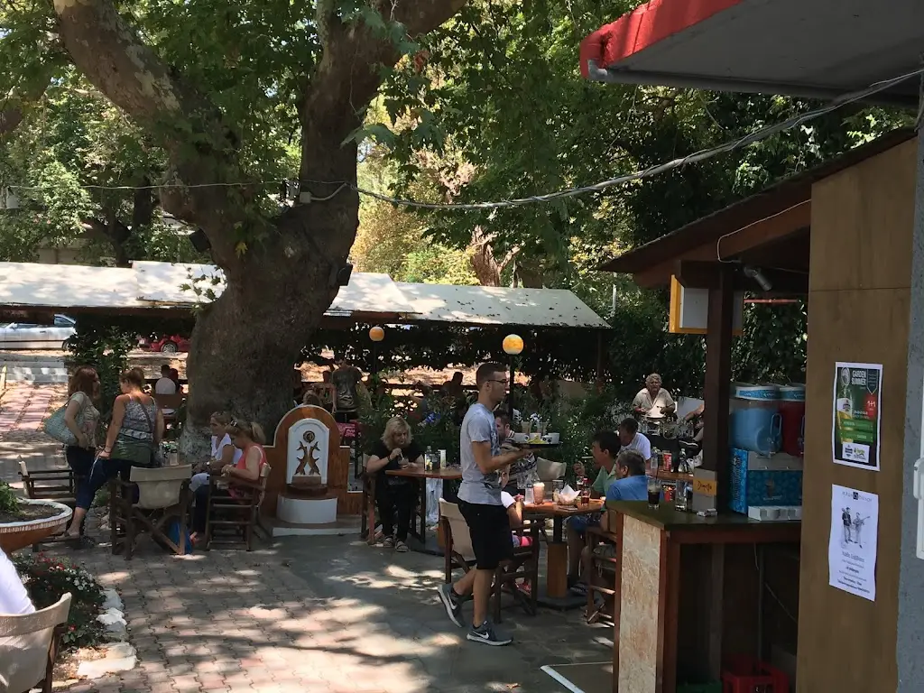 Garden All Day Cafe & Lounge Bar Restaurant in Mantoúdi