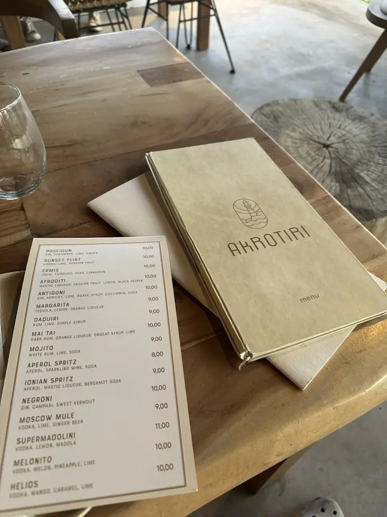 Menü_Akrotiri Restaurant CocktailBar_Mytikas_Bild_1