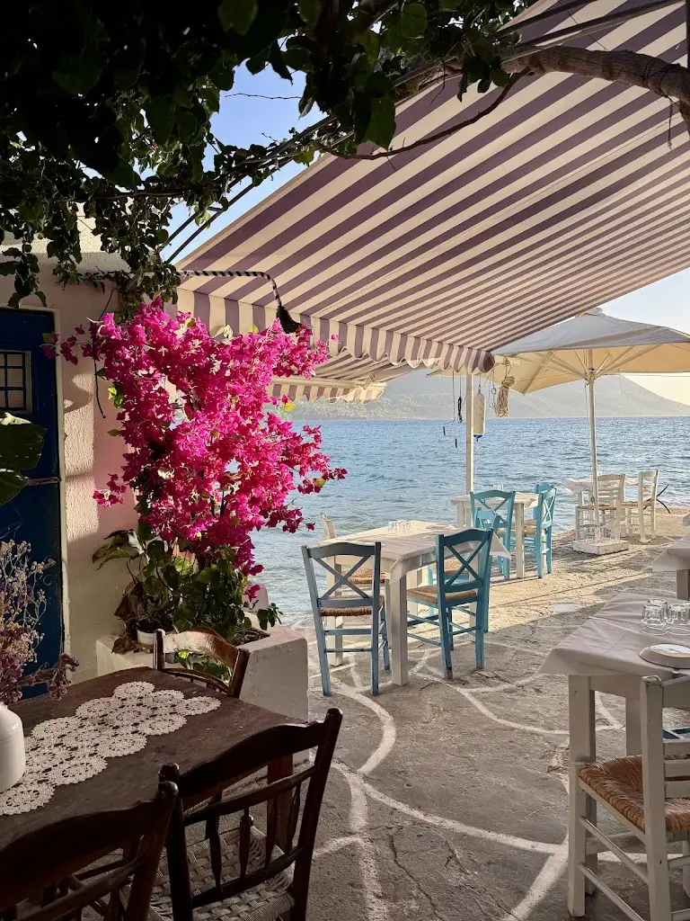 Café Ouzeri O Pharos_Mytikas_slider_image_1