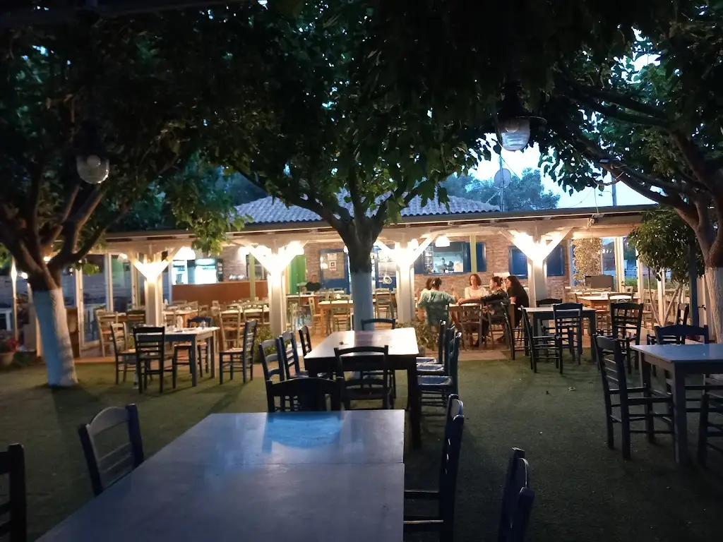 4 Εποχές Restaurant in Mytikas