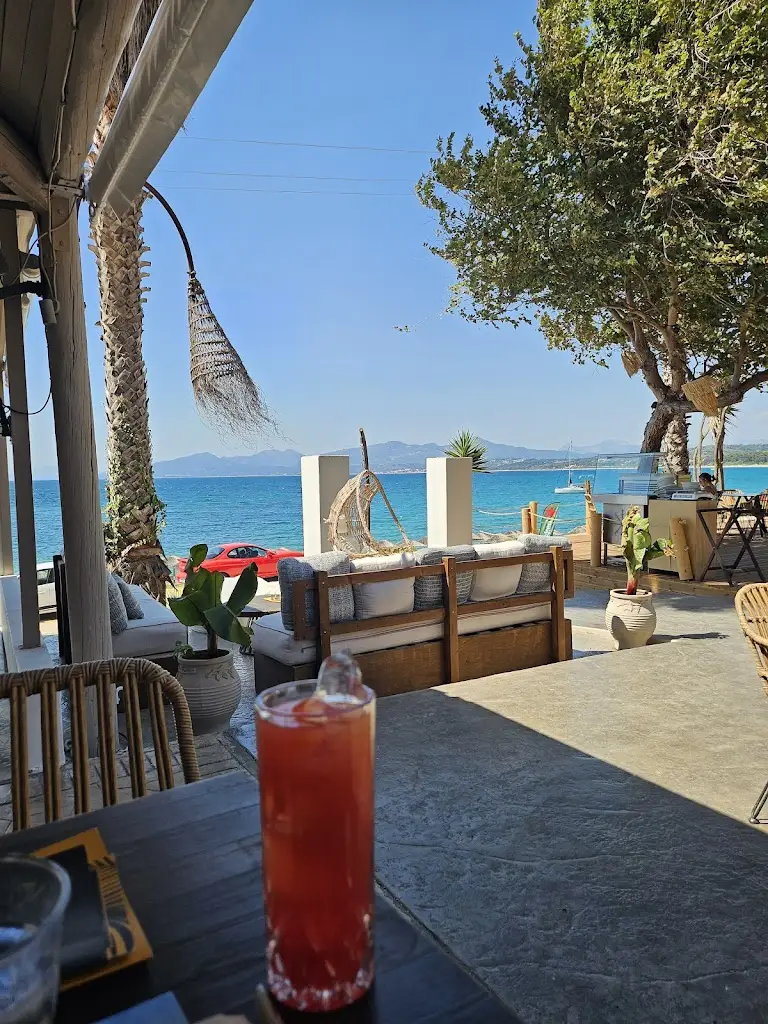 Amanda Kersen_Paraga Seaside Cafe bar & Resto_Mytikas_Bewertung