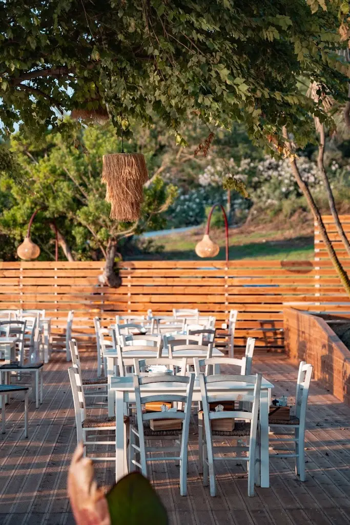 Paraga Seaside Cafe bar & Resto Restaurant in Mytikas