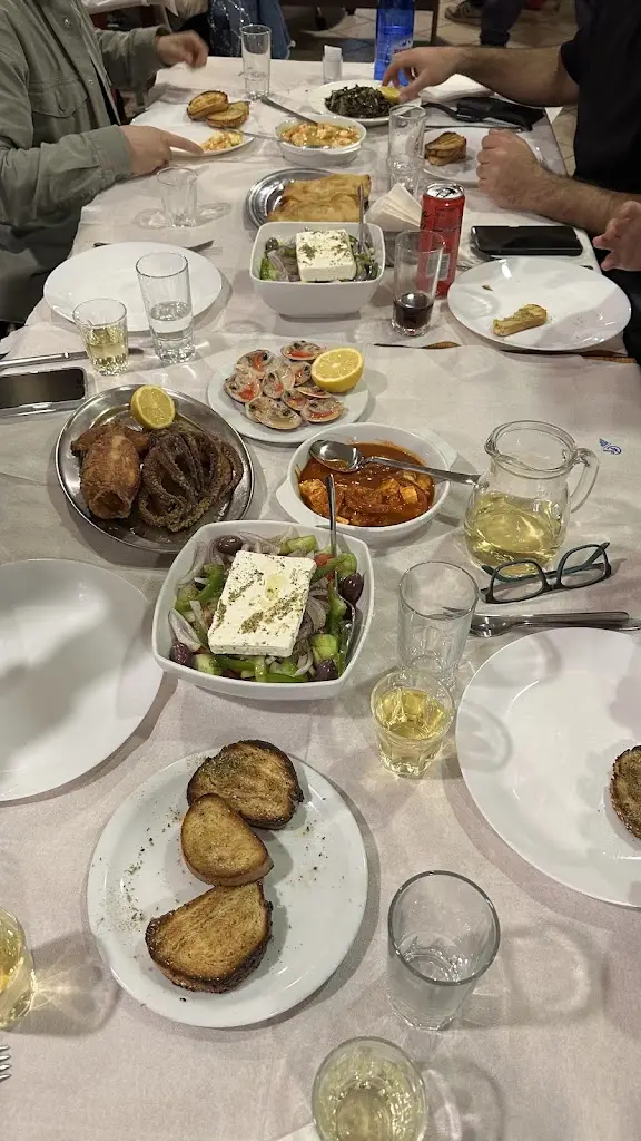 Lampros Konstantellos_Amerikános_Néa Lámpsakos_review