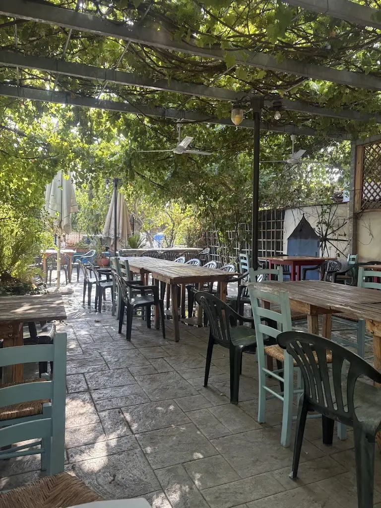 Amerikános Restaurant in Néa Lámpsakos