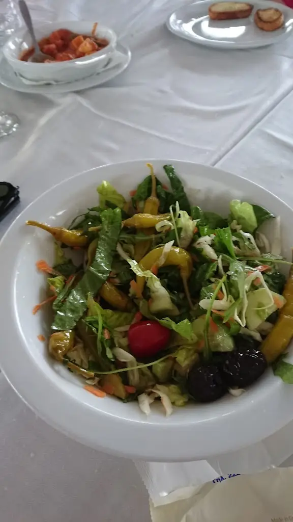 George Giavroutas_Luka's wave_Néa Lámpsakos_reseña