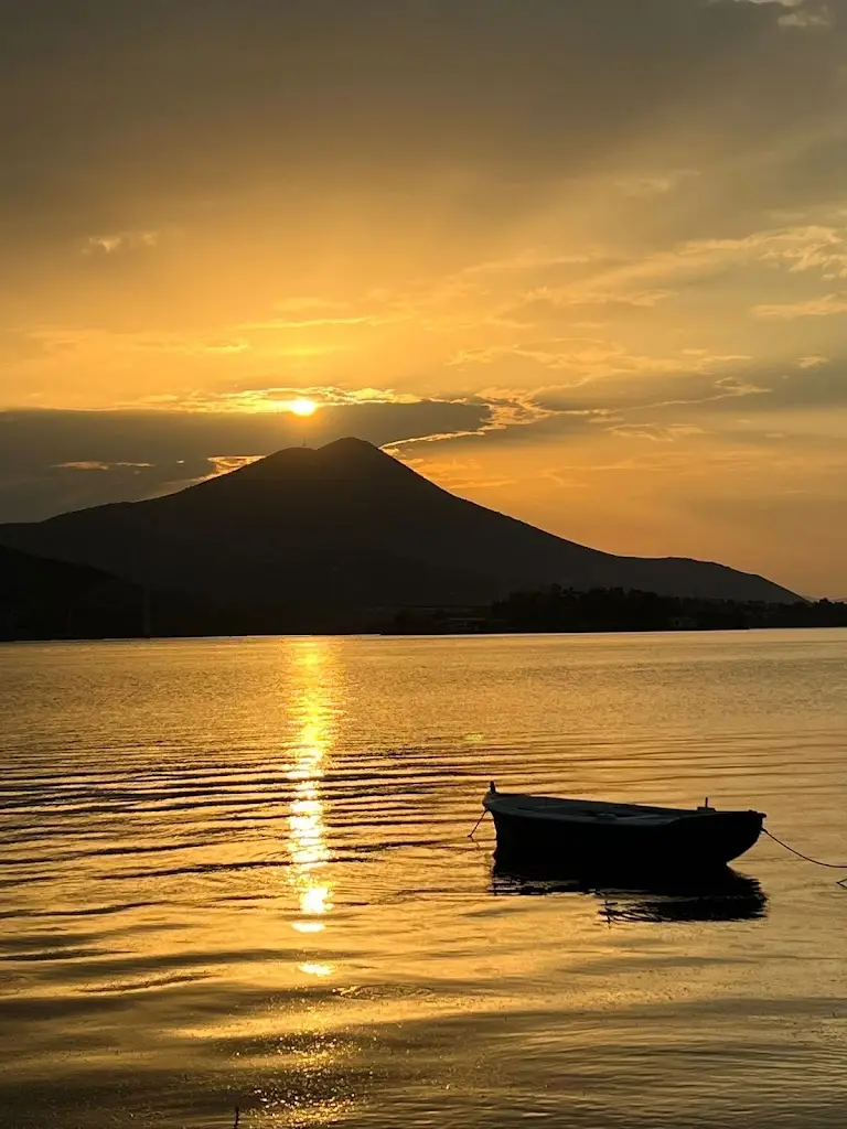 Gerardo De Mestria_Akrogiali_Néa Lámpsakos_Bewertung