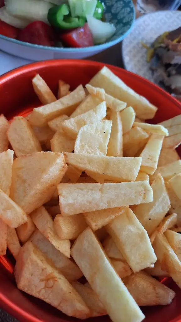 Denisa-Violeta Dumitrescu_Μεζεδοπωλείο Το Καλούδι Χαλκίδα_Néa Lámpsakos_avis