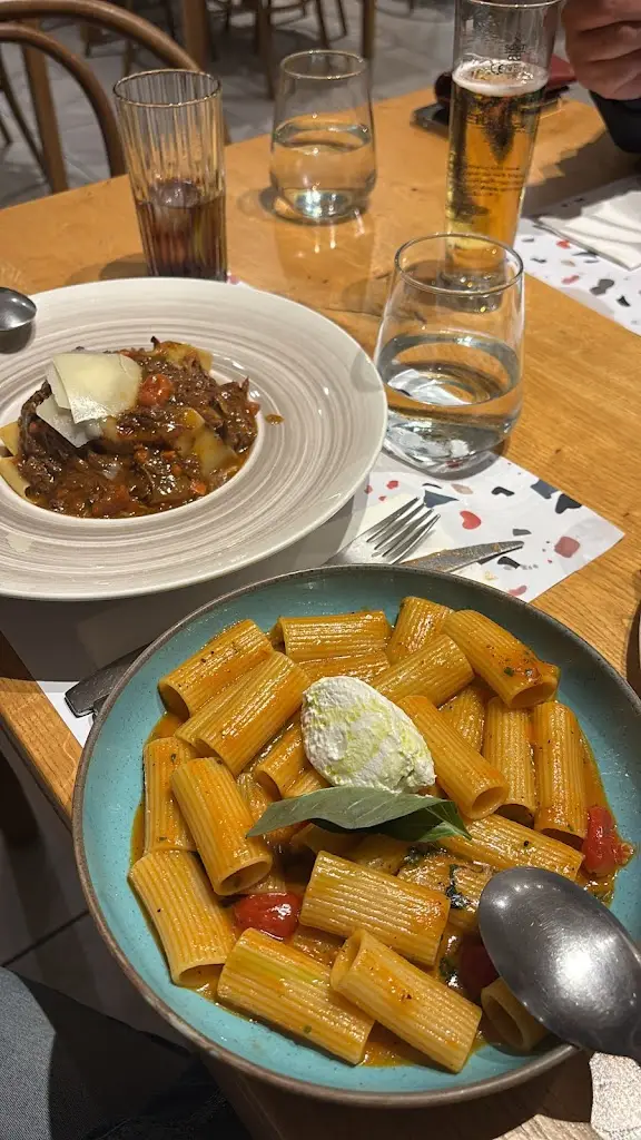 Maya Arad_Mangio_Néa Artáki_Bewertung