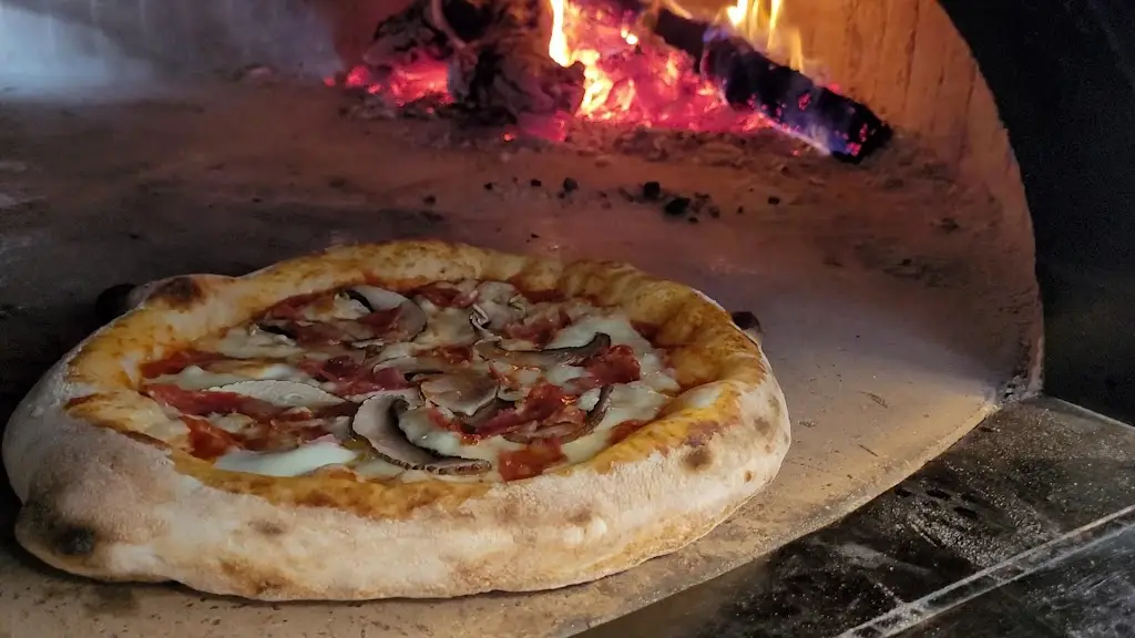 Mangio_Néa Artáki_slider_image_2