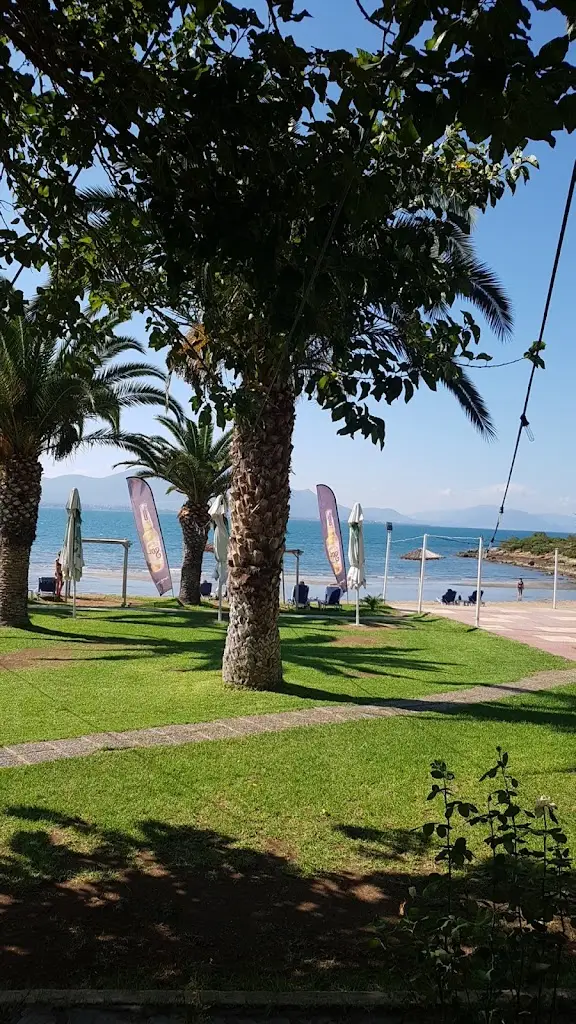 Yan- Nis _Zefiros - Cafe | Restaurant | Events_Néa Artáki_review