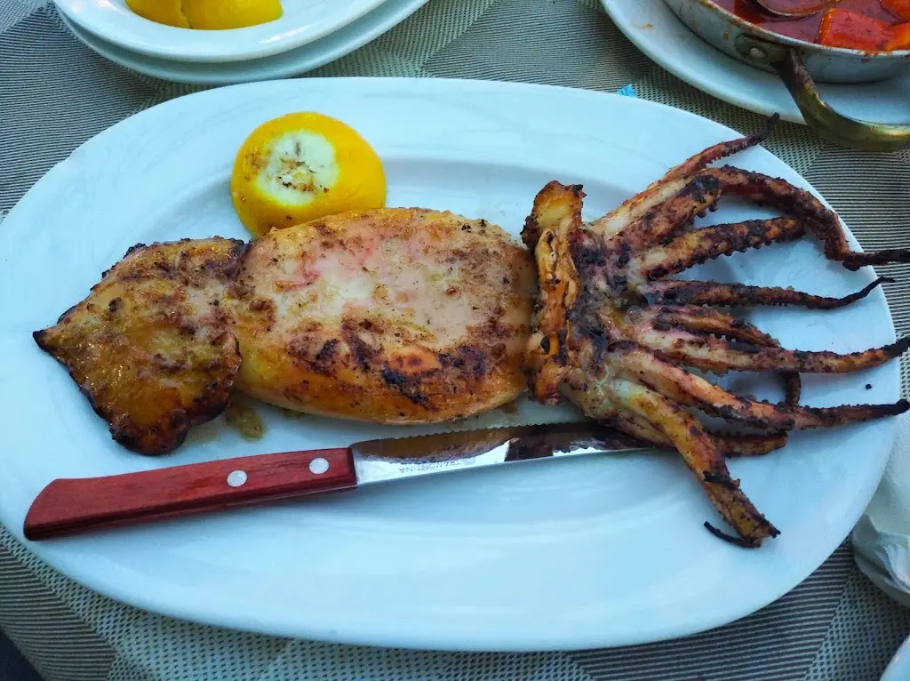 Menu_OUZERI TEN STEPS IN SAND_Néa Artáki_imagen_5