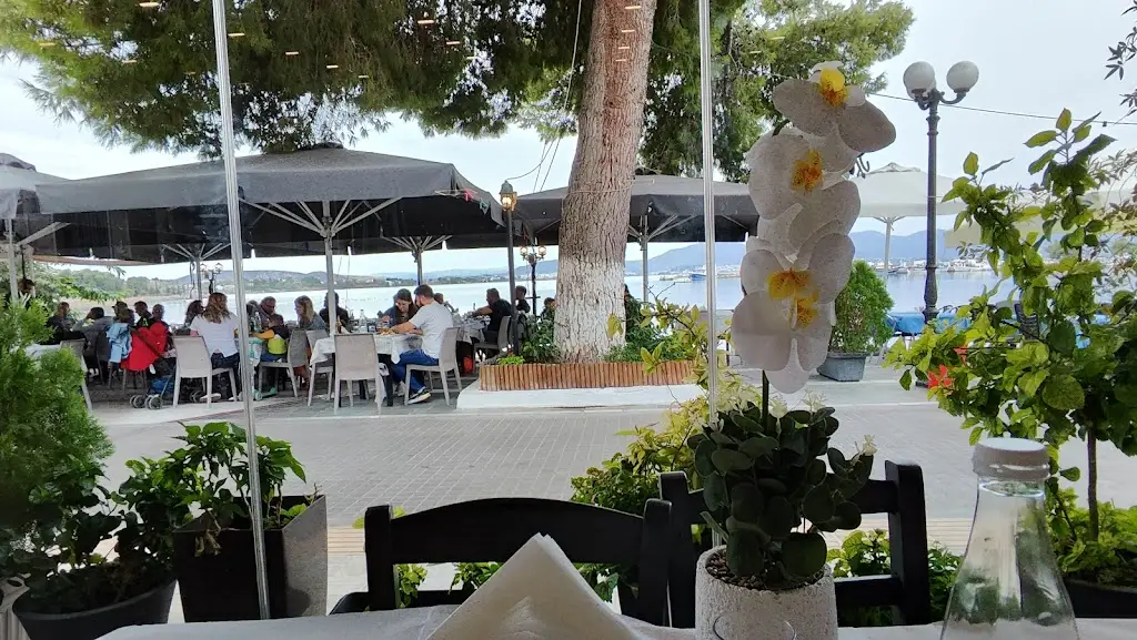 ouzo Nicholas_Néa Artáki_slider_image_3