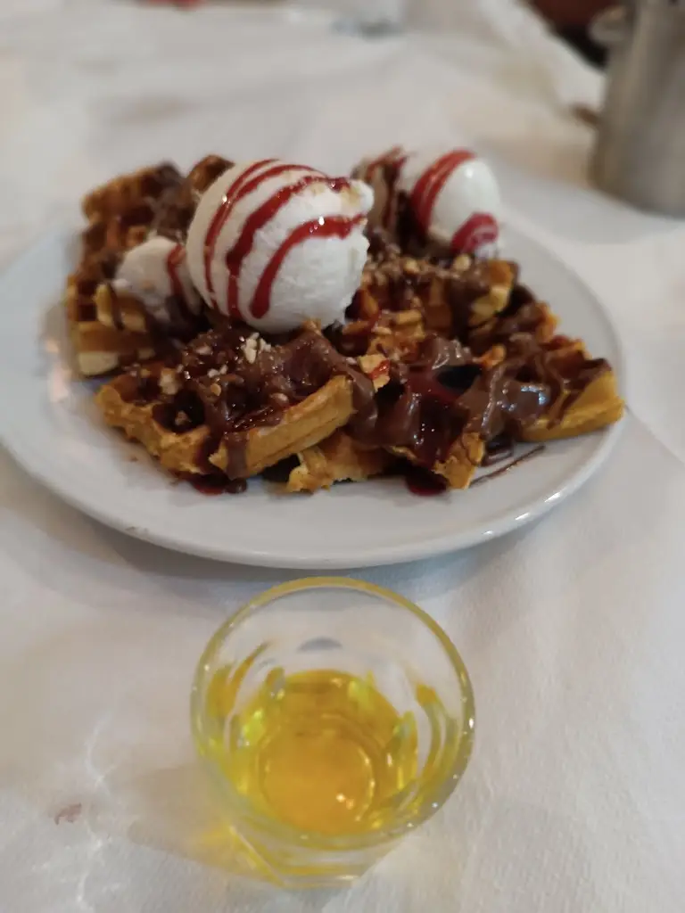 Menü_Τσιπουράκι μεζε_Néa Artáki_Bild_1