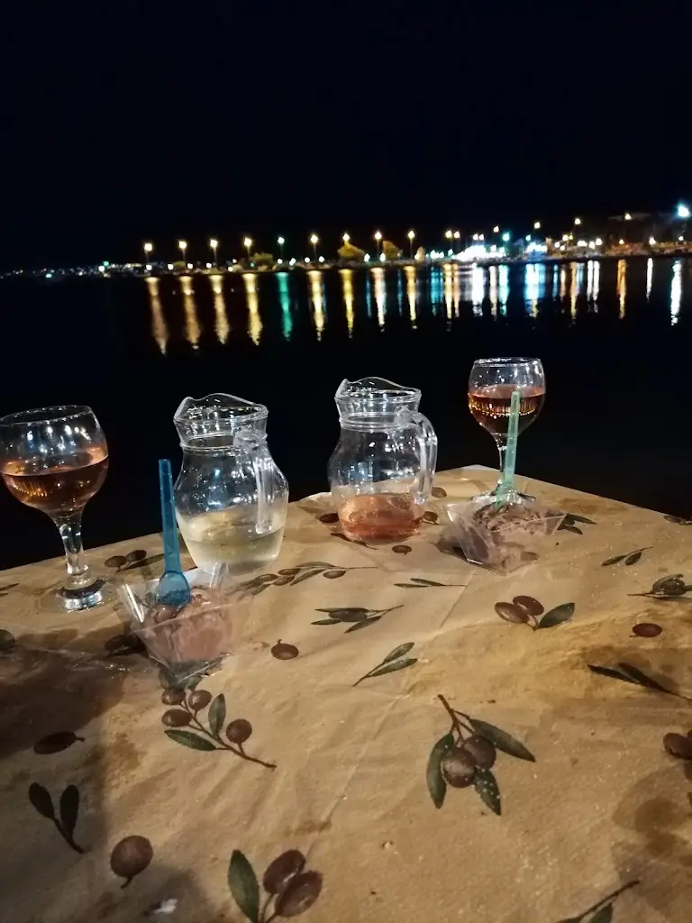 Ουζερι Στο κύμα νέα αρτακη_Néa Artáki_slider_image_3