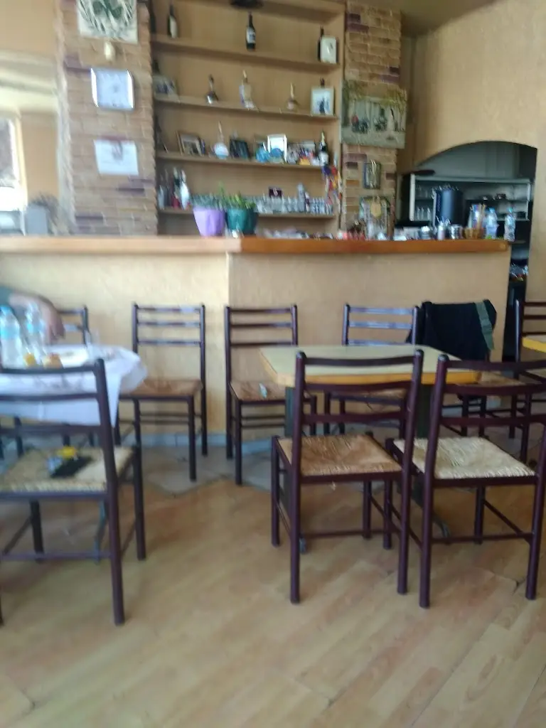 Ouzeri tou Gkana_Néa Artáki_slider_image_1