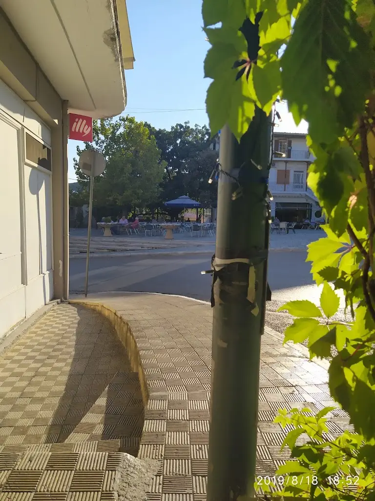 Το Στέκι Της Λέλας Restaurant in Omvriakí