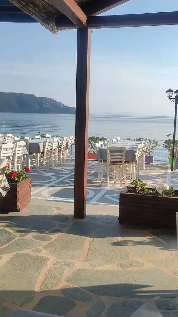 Akrogiali, Nea Stira, Georgios Sakkas_Néa Stíra_slider_image_2