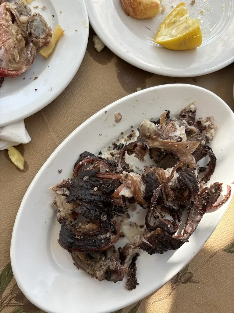 Μαριτίνη Τζελέπη_Tavern Mouries_Néa Stíra_recensione