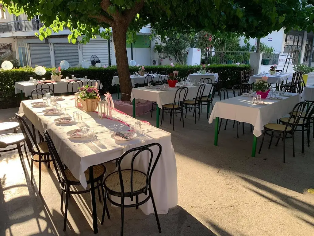 Ταβέρνα Οι Μουριές Restaurant in Oinófyta